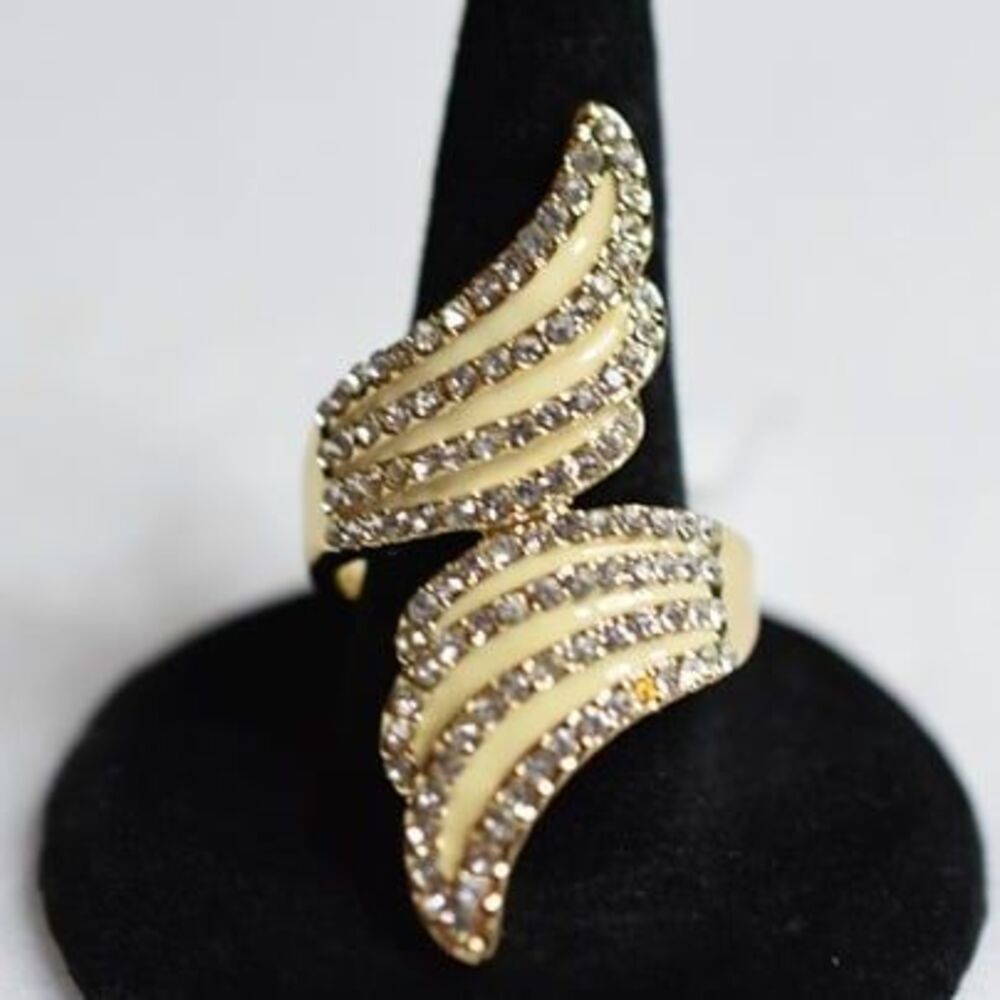 NWT Shine On Rhinestone Spiral Wings Gold Tone Size 6 Art Deco Y2k Ring